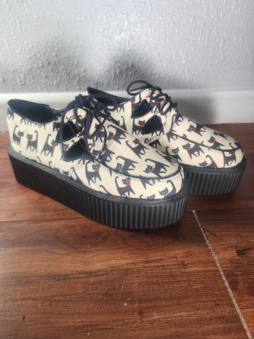 Platform Lace-Up Creeper Shoes in Cream with Black Cat Print